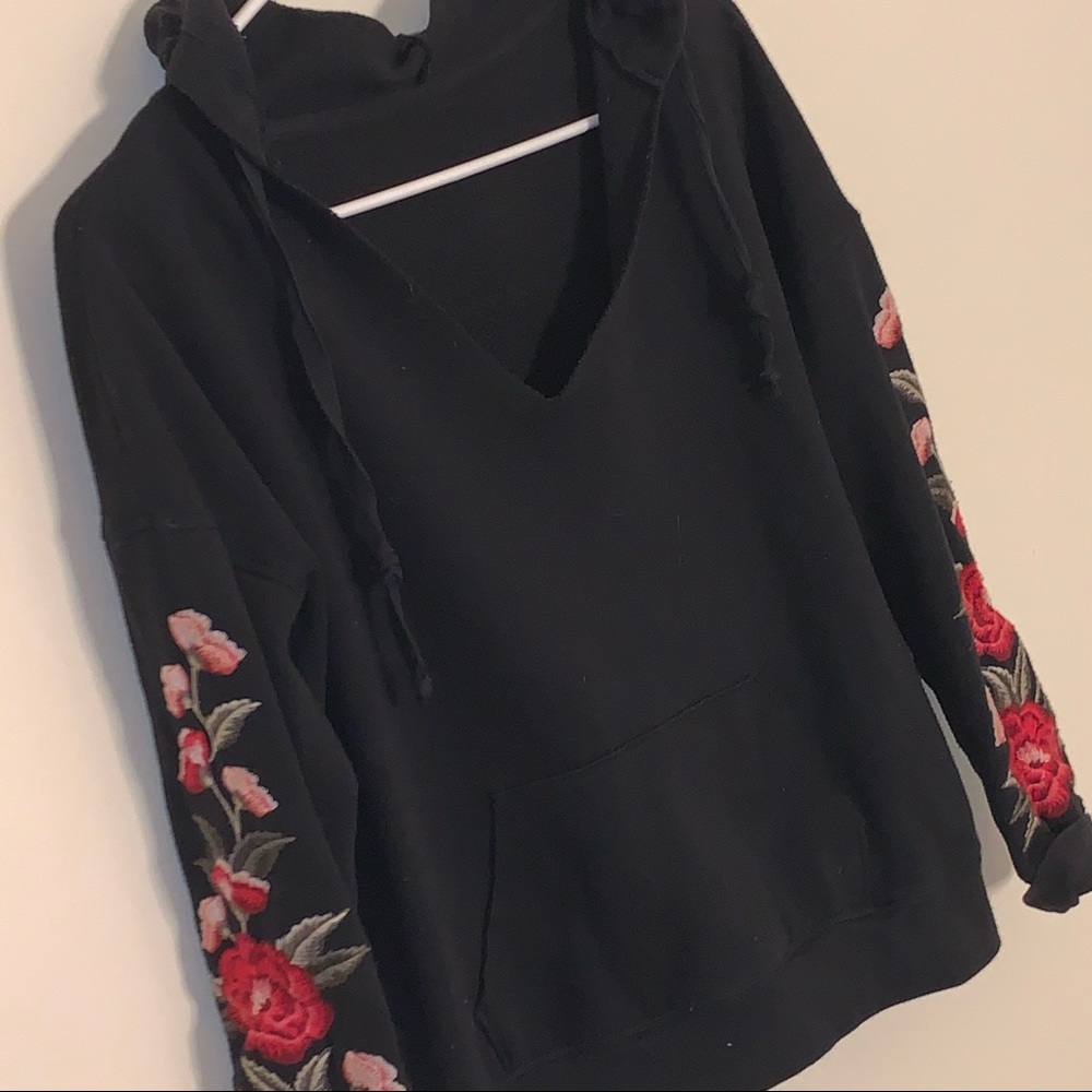 Ae Cropped Floral Embroidery Hoodie View 5